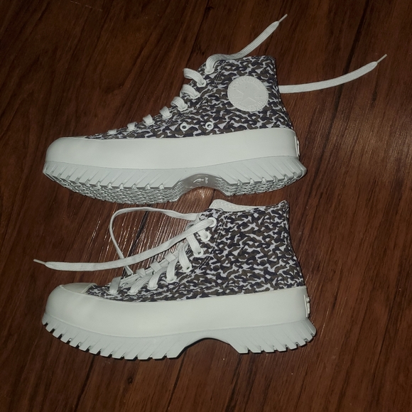 NWOT Converse CTAS Lugged 2.0 Platform High Top Women's Canvas Sneakers - Picture 4 of 6